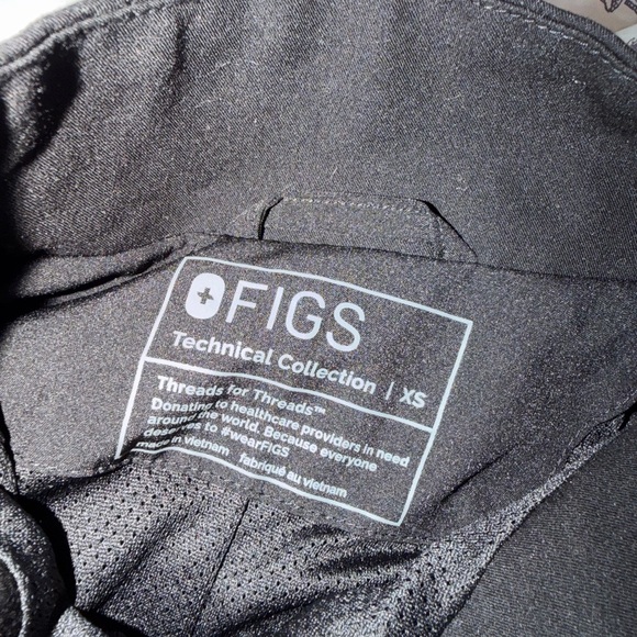 Figs Women's Black Windbreaker Jacket - Picture 2 of 4